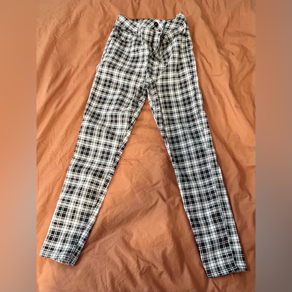 HOT TOPIC plaid high rise jegging